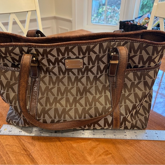 Designer Brown Patterned women’s handbag - Picture 7 of 11